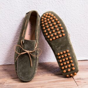 chaussures hommes style tod's en cuir daim pu et confortable. LIVRAISON DAKAR - SENEGAL