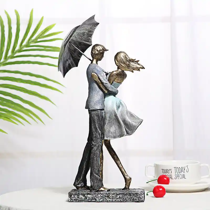 Abstrait métal parapluie couple statue résine câlin amoureux